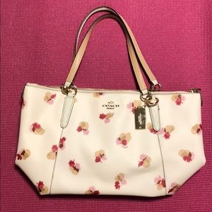 Coach floral pocketbook — like new